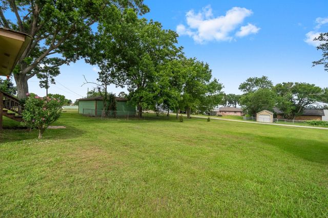 21 Clearview Street, Point Blank, TX 77364