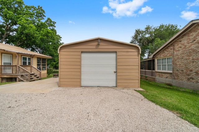 21 Clearview Street, Point Blank, TX 77364