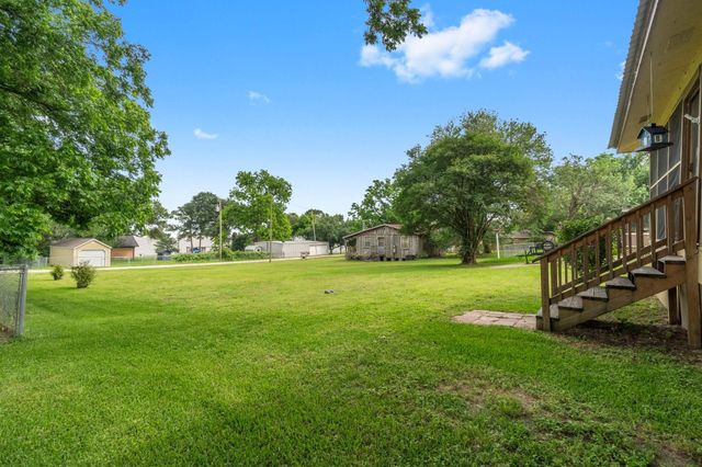 21 Clearview Street, Point Blank, TX 77364