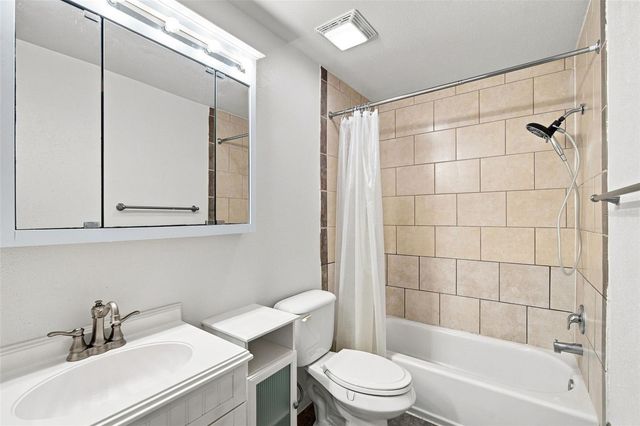 5005 BORDEAUX VILLAGE PLACE 202, Tampa, FL 33617
