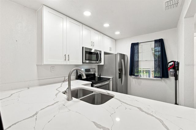 5005 BORDEAUX VILLAGE PLACE 202, Tampa, FL 33617