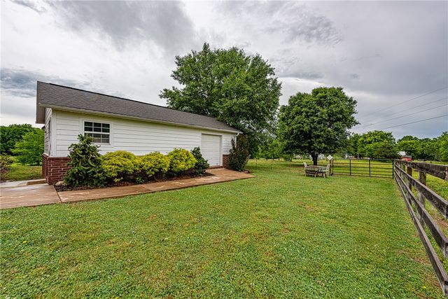 11579 Ranchwood Road, Prairie Grove, AR 72753