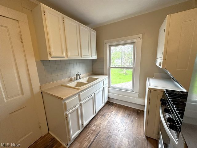 93 W 5th Avenue, Berea, OH 44017