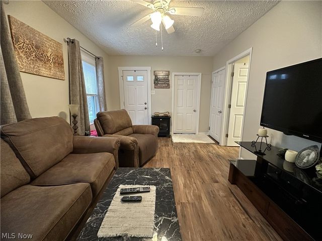 93 W 5th Avenue, Berea, OH 44017