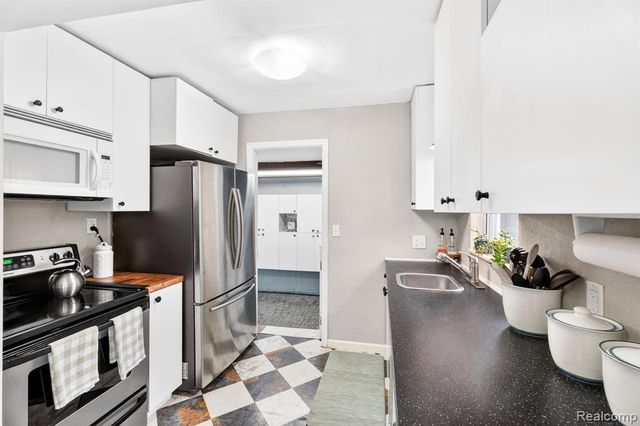 22515 Floral Street, Farmington, MI 48336