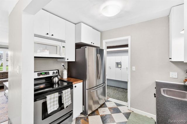 22515 Floral Street, Farmington, MI 48336