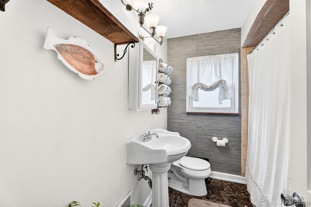 22515 Floral Street, Farmington, MI 48336