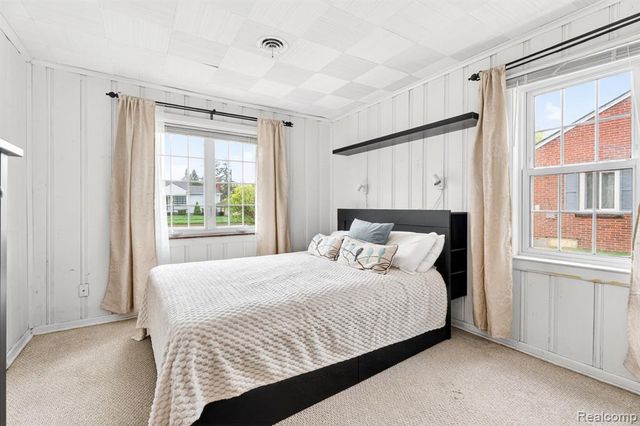 22515 Floral Street, Farmington, MI 48336