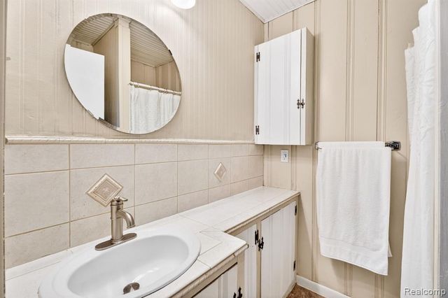 22515 Floral Street, Farmington, MI 48336