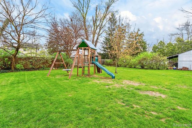 22515 Floral Street, Farmington, MI 48336