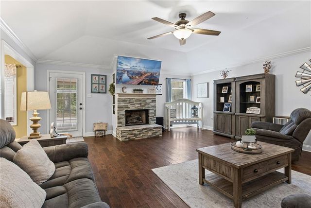 7710 Meadows Drive N, Mobile, AL 36619