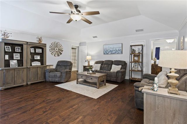 7710 Meadows Drive N, Mobile, AL 36619