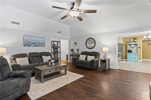 7710 Meadows Drive N, Mobile, AL 36619