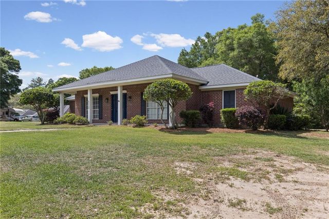 7710 Meadows Drive N, Mobile, AL 36619