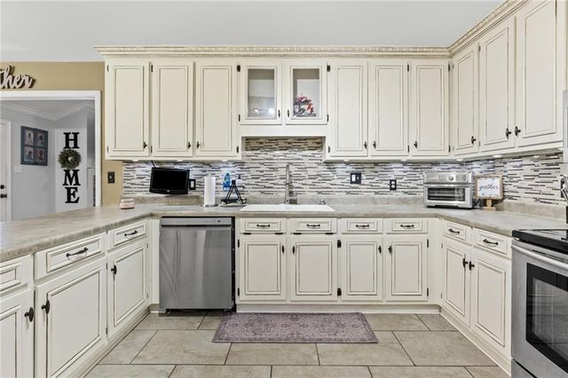 7710 Meadows Drive N, Mobile, AL 36619