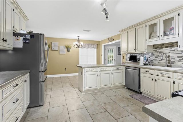 7710 Meadows Drive N, Mobile, AL 36619