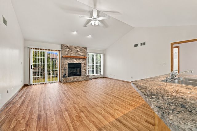 5303 Floralwood Court, Plainfield, IL 60586