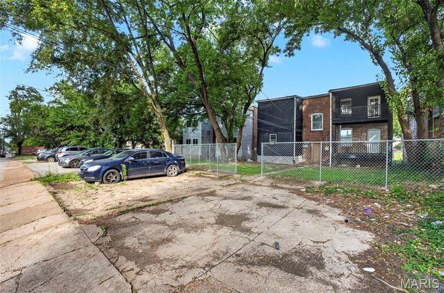 4726 S Grand Boulevard, St Louis, MO 63111