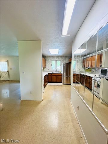 723 Trotter Lane, Berea, OH 44017