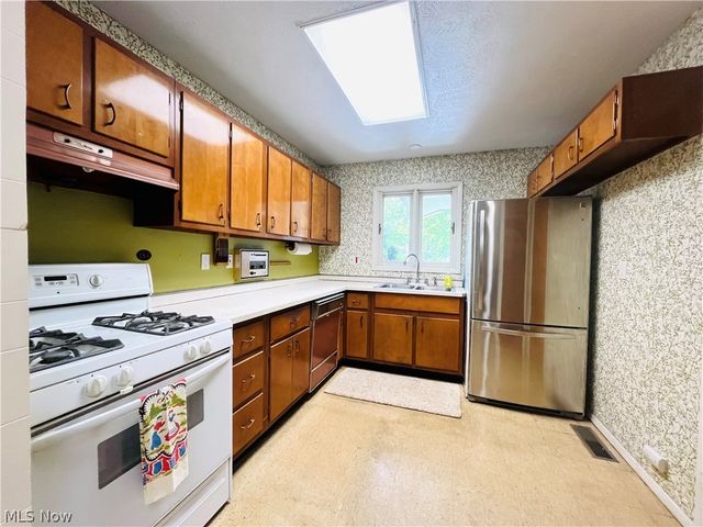 723 Trotter Lane, Berea, OH 44017
