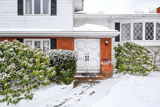 220 Mount Vernon St, New Bedford, MA 02740