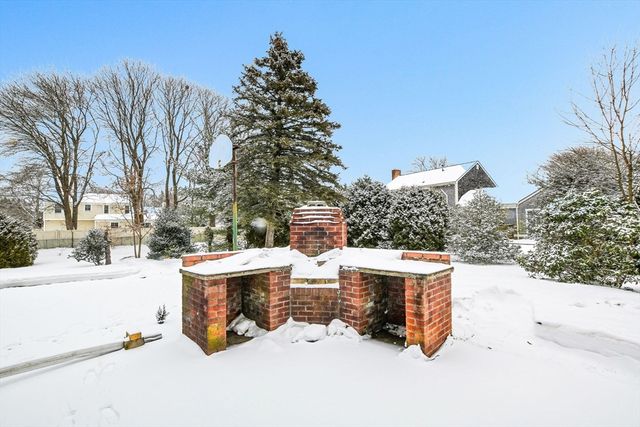 220 Mount Vernon St, New Bedford, MA 02740