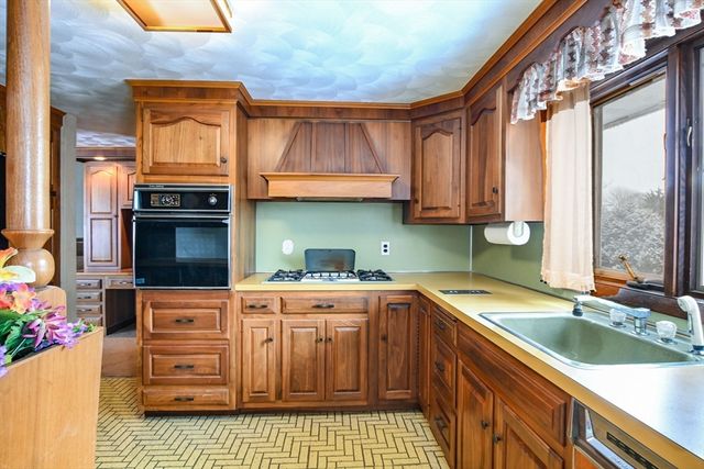 220 Mount Vernon St, New Bedford, MA 02740