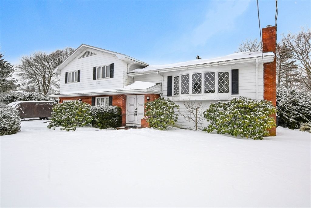 220 Mount Vernon St, New Bedford, MA 02740