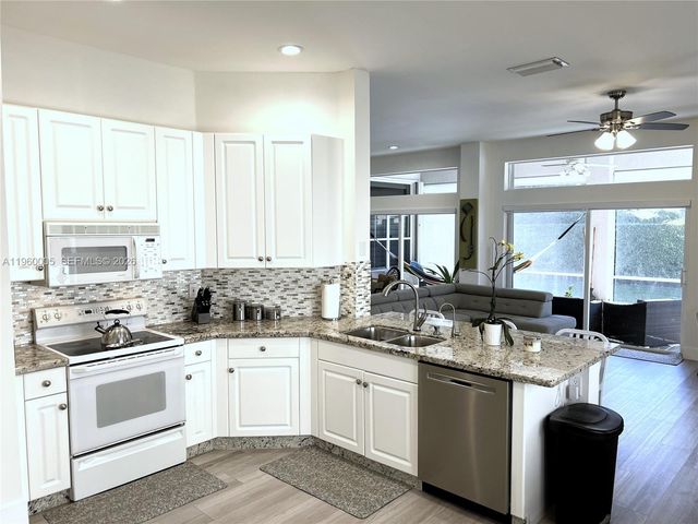 1107 Fairfield Meadows Dr, Weston, FL 33327