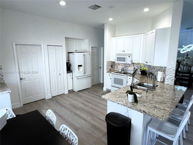 1107 Fairfield Meadows Dr, Weston, FL 33327