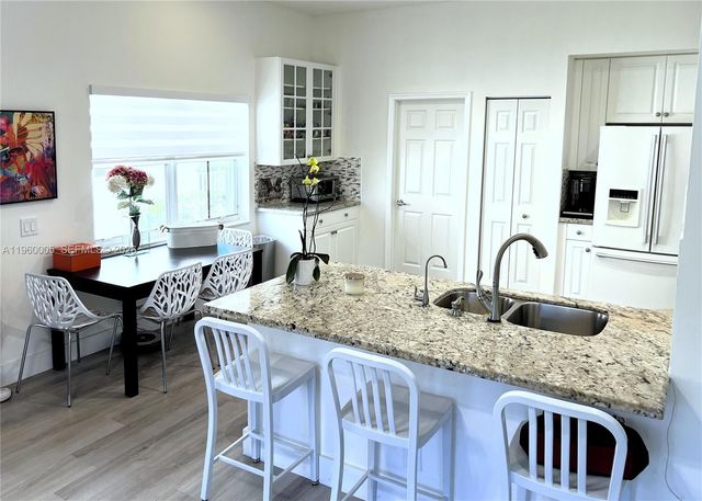 1107 Fairfield Meadows Dr, Weston, FL 33327