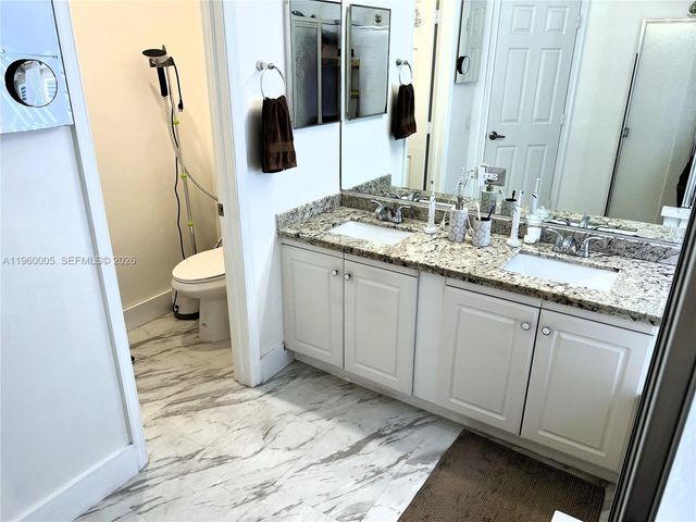 1107 Fairfield Meadows Dr, Weston, FL 33327