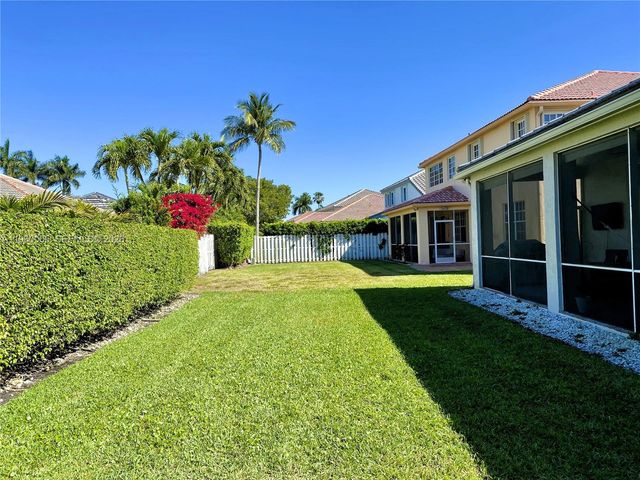 1107 Fairfield Meadows Dr, Weston, FL 33327