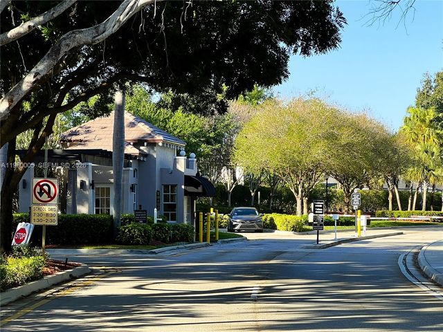 1107 Fairfield Meadows Dr, Weston, FL 33327