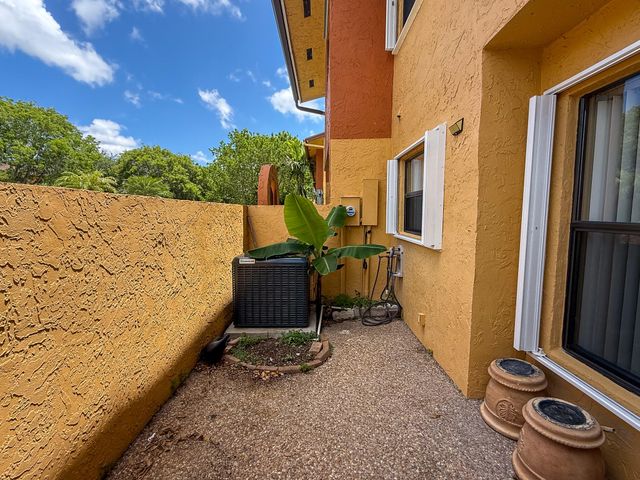 4567 NW 90th Avenue, Sunrise, FL 33351