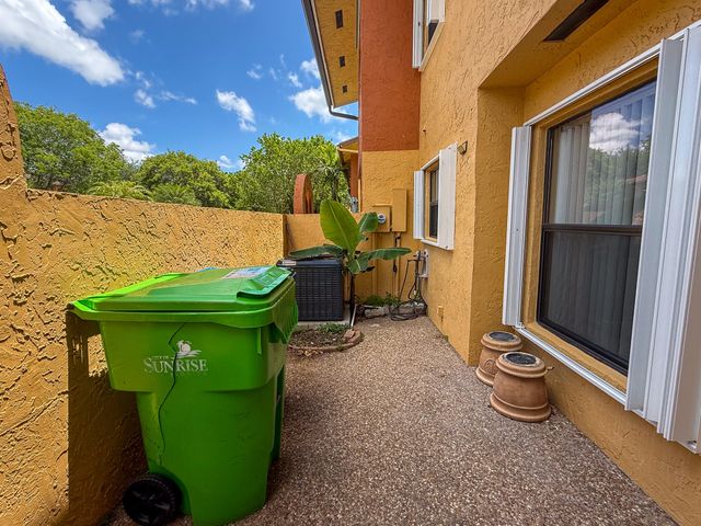 4567 NW 90th Avenue, Sunrise, FL 33351