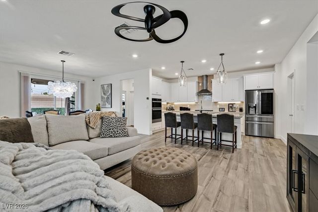 7196 DEER COVE Court, Las Vegas, NV 89113