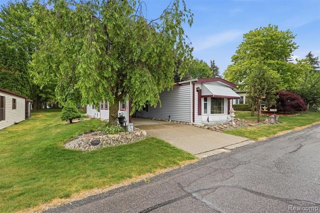 2689 Chickadee Street, Rochester Hills, MI 48309