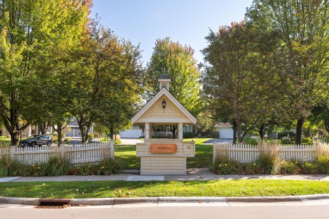 536 Newman Trail, Stillwater, MN 55082