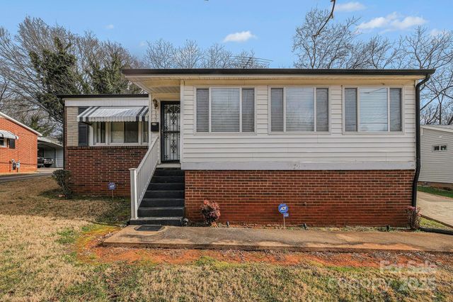 133 S Caldwell Avenue, Newton, NC 28658