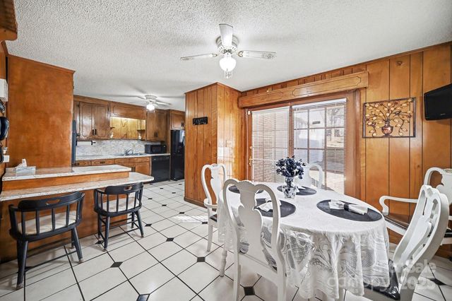 133 S Caldwell Avenue, Newton, NC 28658