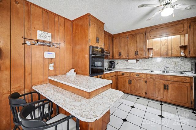 133 S Caldwell Avenue, Newton, NC 28658