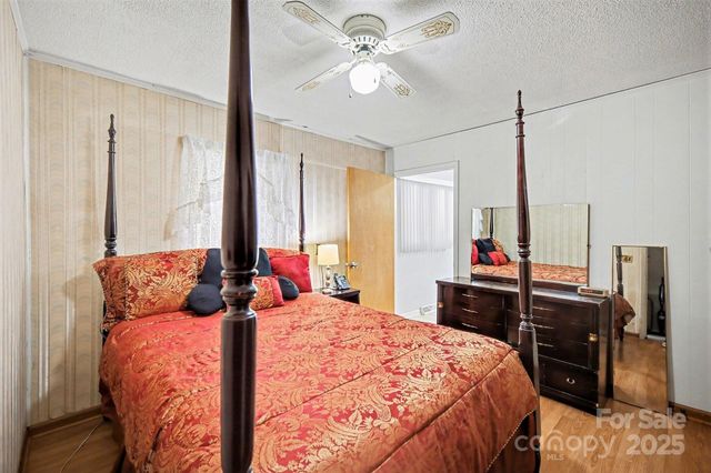 133 S Caldwell Avenue, Newton, NC 28658