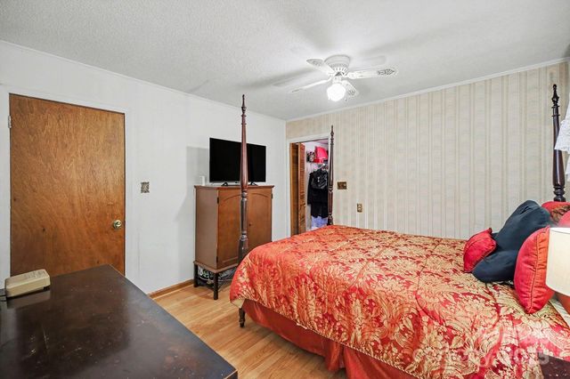 133 S Caldwell Avenue, Newton, NC 28658