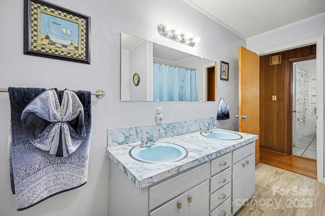 133 S Caldwell Avenue, Newton, NC 28658