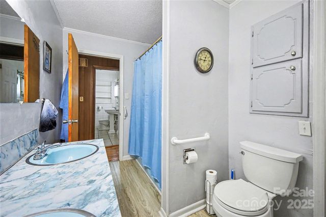 133 S Caldwell Avenue, Newton, NC 28658