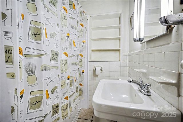 133 S Caldwell Avenue, Newton, NC 28658