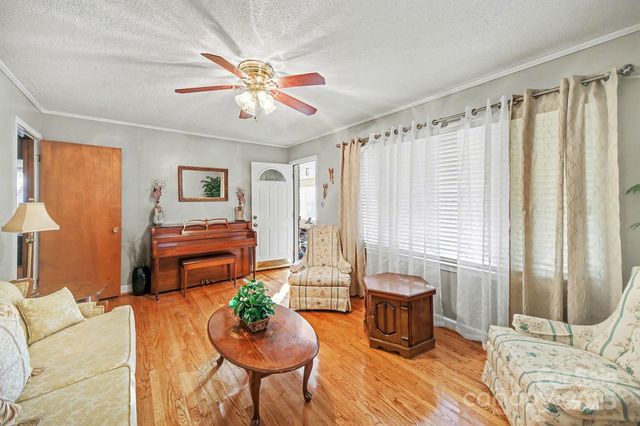 133 S Caldwell Avenue, Newton, NC 28658