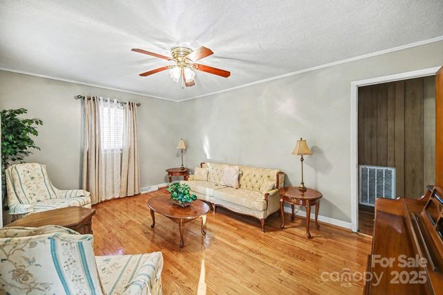 133 S Caldwell Avenue, Newton, NC 28658