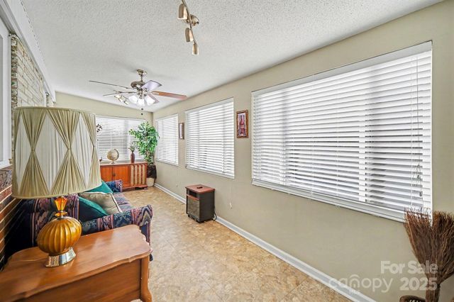 133 S Caldwell Avenue, Newton, NC 28658